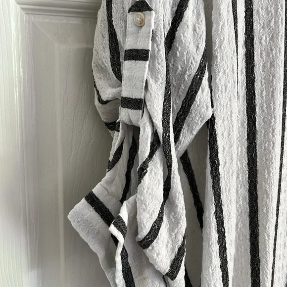 Jane + Delancey blouse. Button front. Tab sleeves. Black/ white stripe. 2x. - Picture 6 of 8